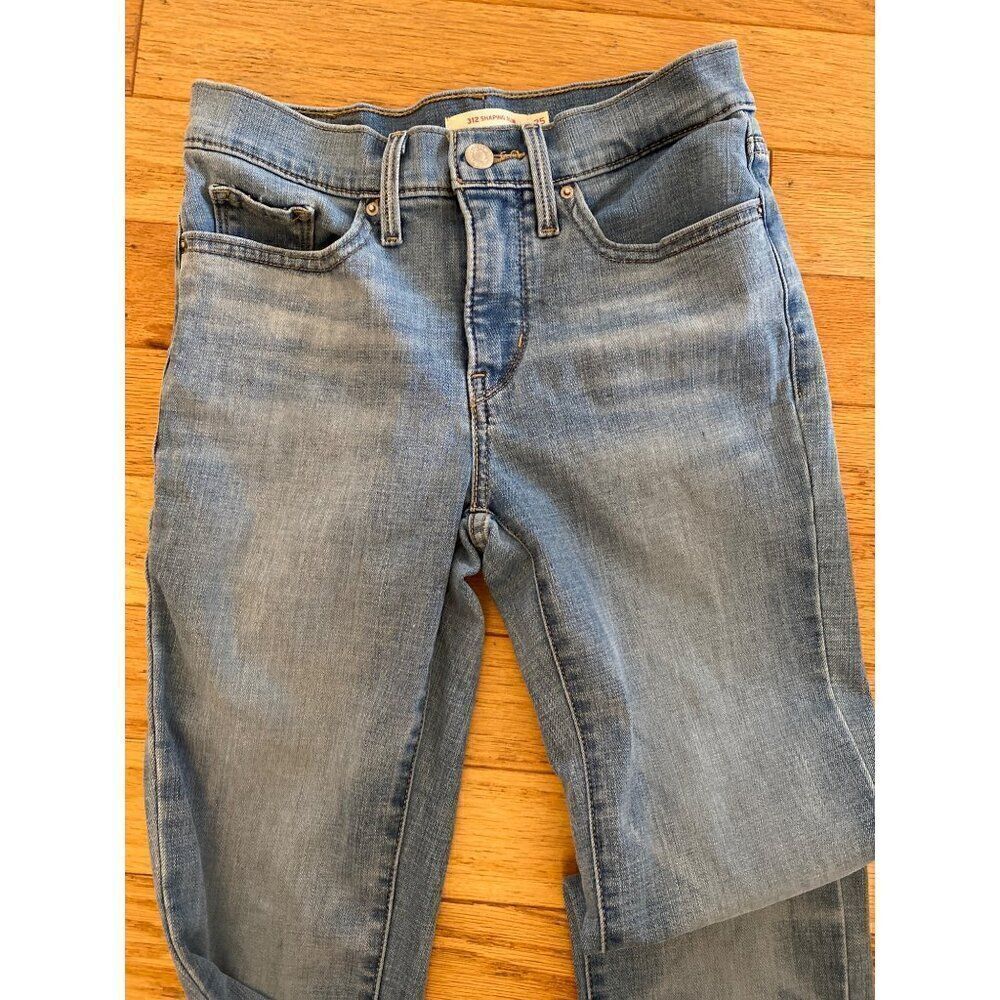 Levi's 312 Shaping Slim light wash juniors mid rise skinny jeans size 25 - Picture 3 of 9